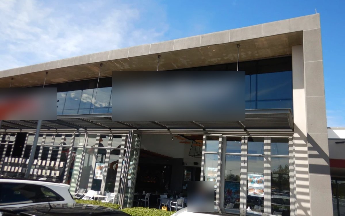 Restaurant premises in a shopping centre, where cracking appeared during demolition work by a neighbouring tenant.
